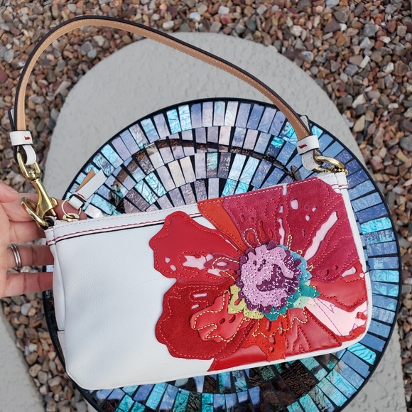 Coach Handbags - Coach EUC leather shoulder bag